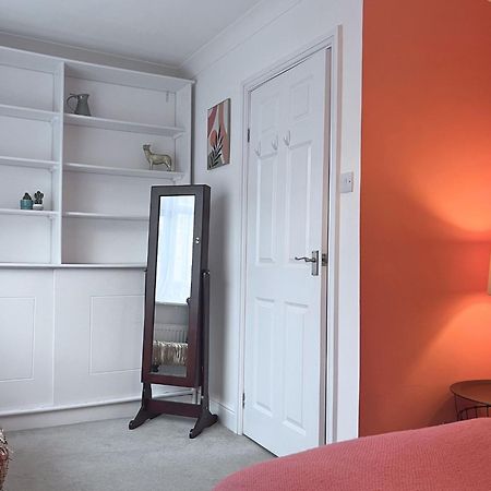 Jekyll'S On Hyde - Spacious Town House - Central Winchester - Free Parking, Sleeps 5 - By Xplus Stays Bagian luar foto