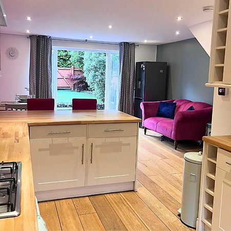 Jekyll'S On Hyde - Spacious Town House - Central Winchester - Free Parking, Sleeps 5 - By Xplus Stays Bagian luar foto