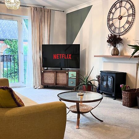 Jekyll'S On Hyde - Spacious Town House - Central Winchester - Free Parking, Sleeps 5 - By Xplus Stays Bagian luar foto
