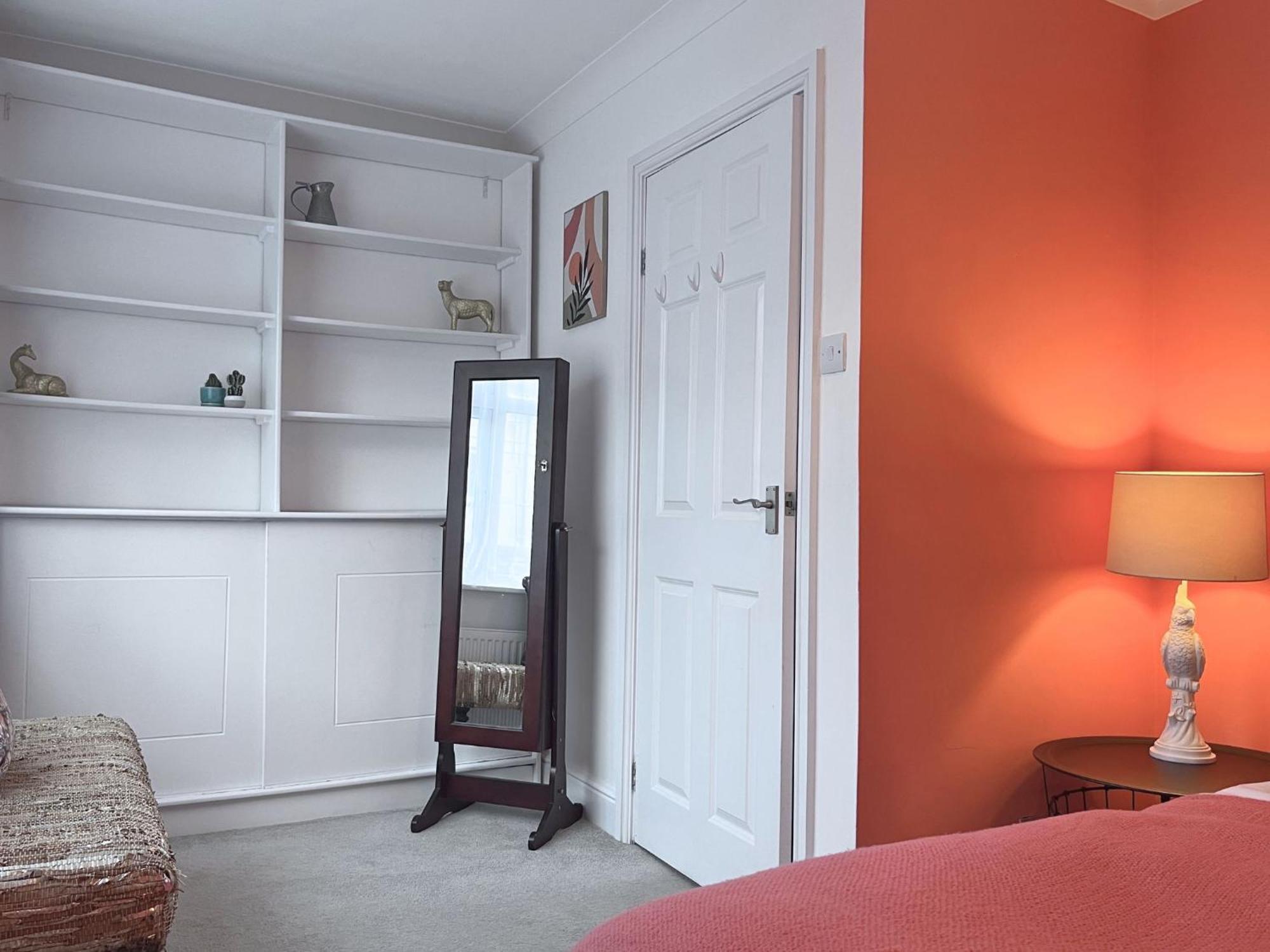 Jekyll'S On Hyde - Spacious Town House - Central Winchester - Free Parking, Sleeps 5 - By Xplus Stays Bagian luar foto