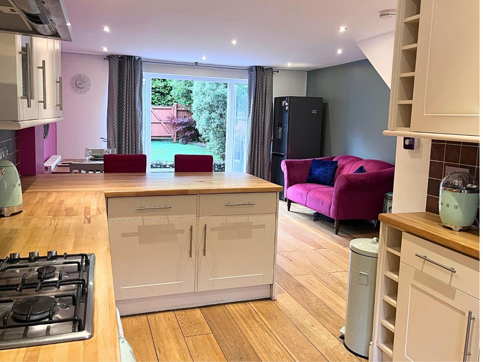 Jekyll'S On Hyde - Spacious Town House - Central Winchester - Free Parking, Sleeps 5 - By Xplus Stays Bagian luar foto