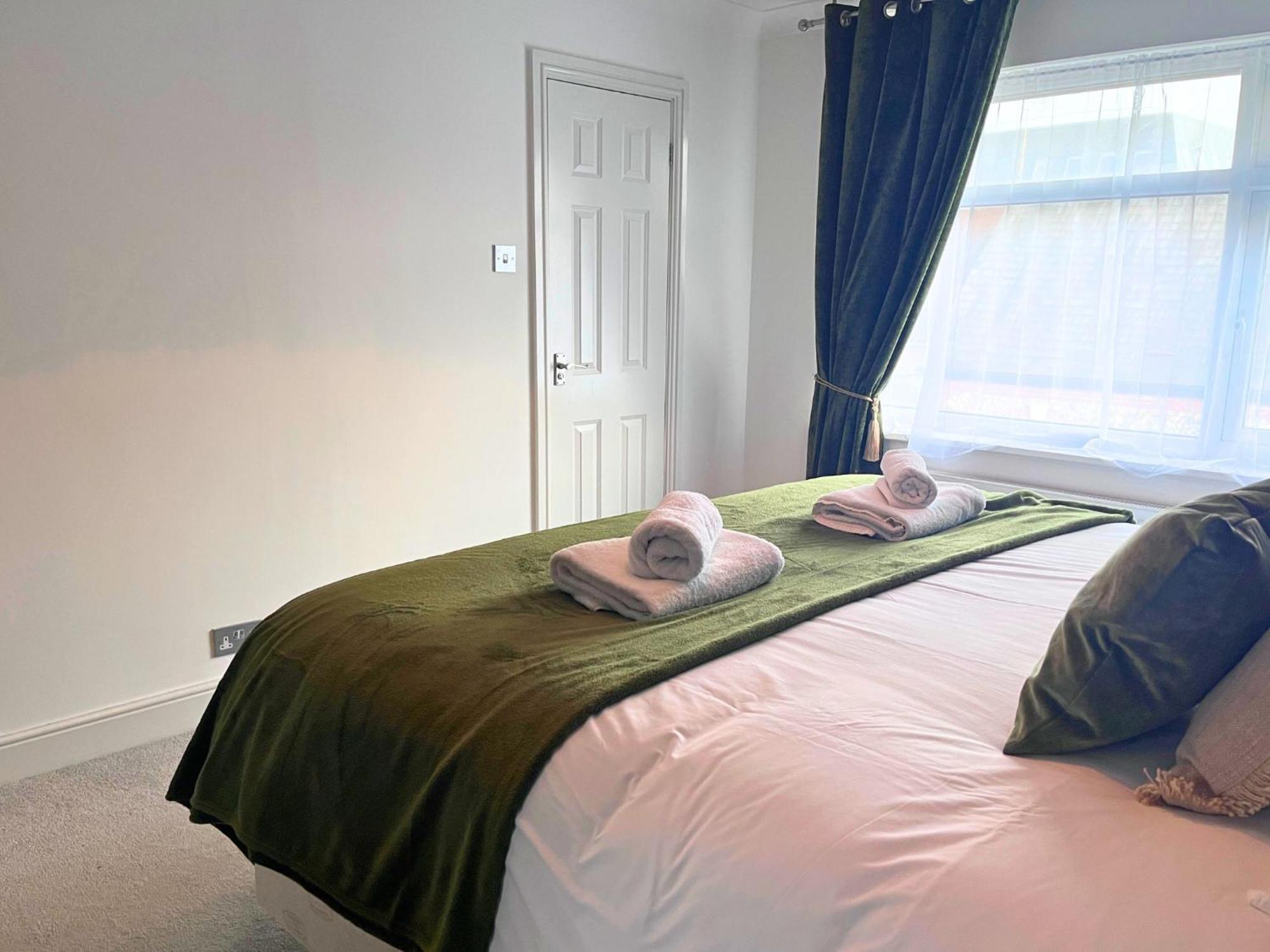 Jekyll'S On Hyde - Spacious Town House - Central Winchester - Free Parking, Sleeps 5 - By Xplus Stays Bagian luar foto