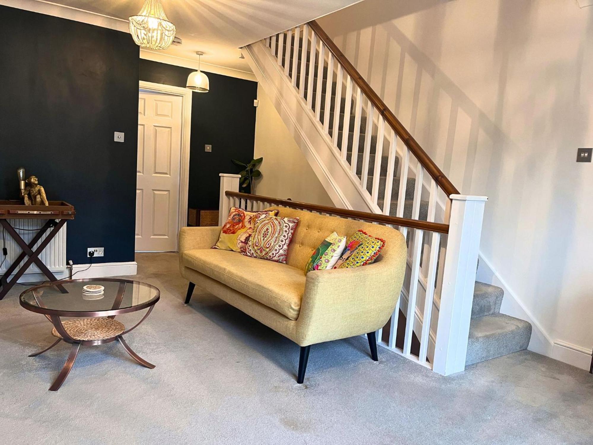 Jekyll'S On Hyde - Spacious Town House - Central Winchester - Free Parking, Sleeps 5 - By Xplus Stays Bagian luar foto