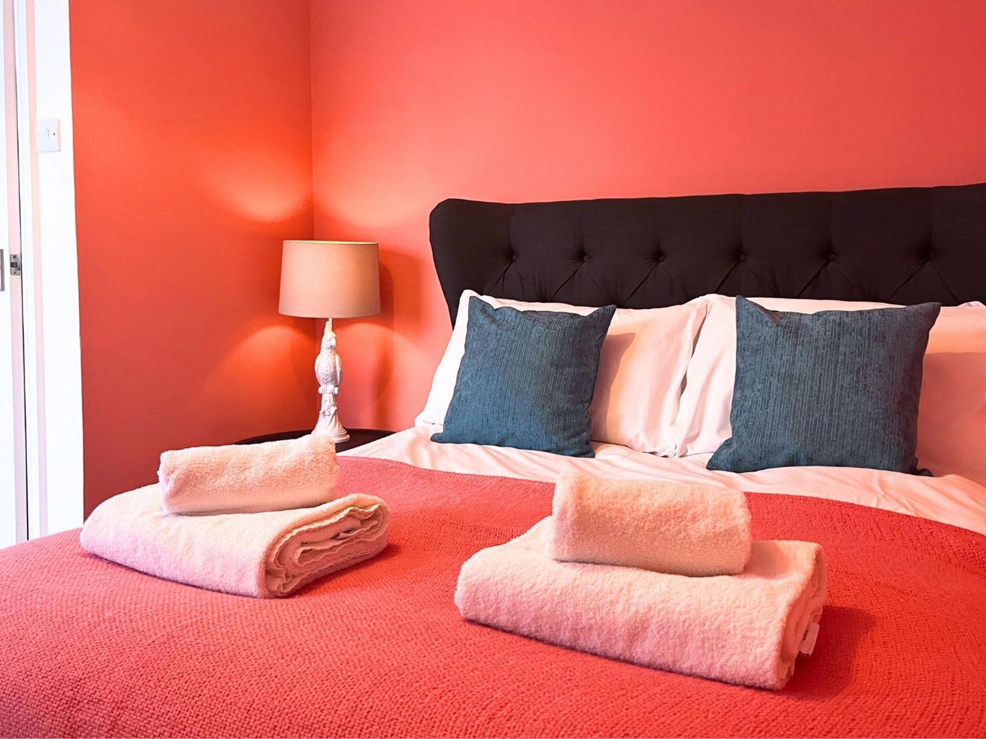 Jekyll'S On Hyde - Spacious Town House - Central Winchester - Free Parking, Sleeps 5 - By Xplus Stays Bagian luar foto