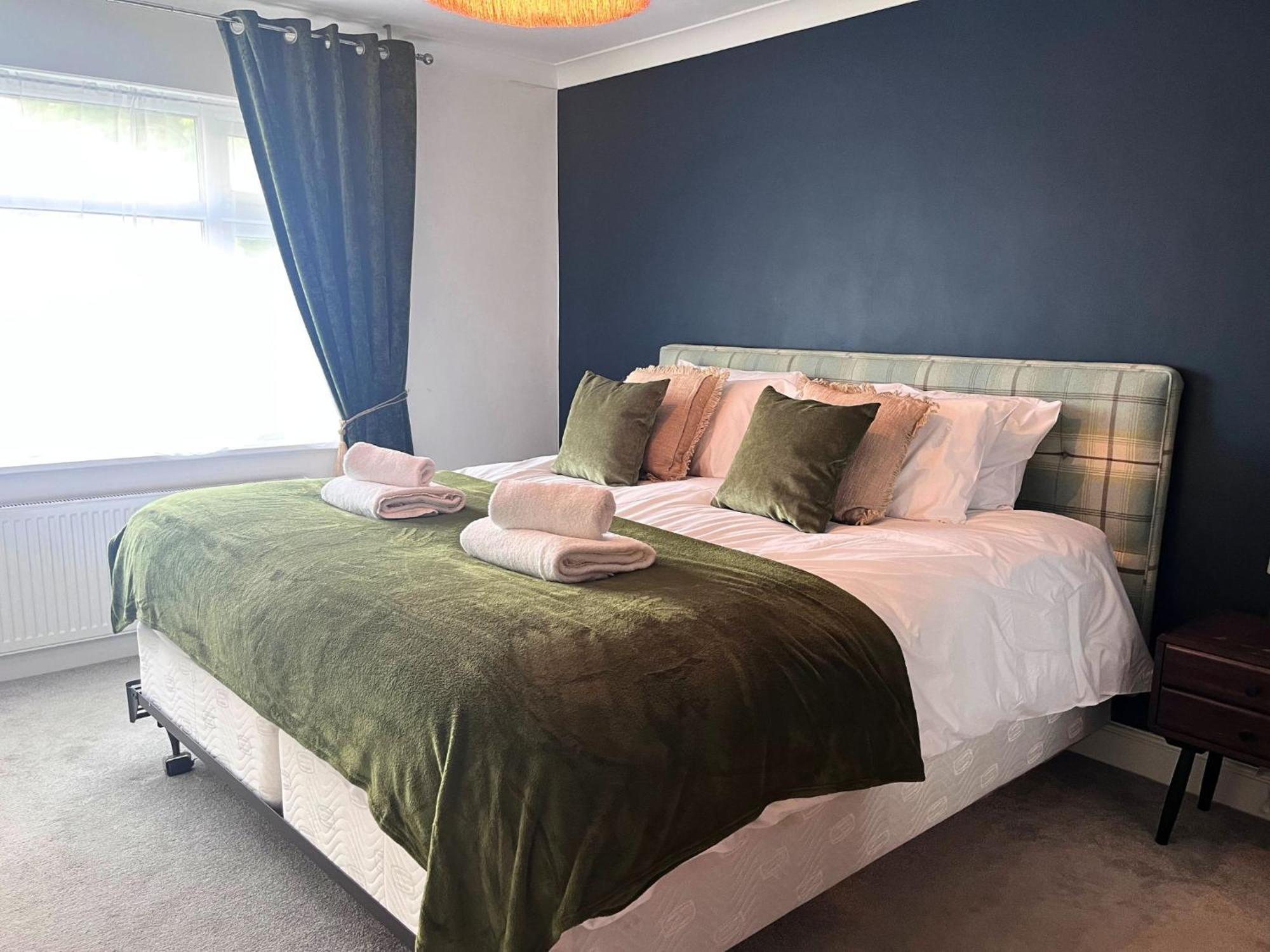 Jekyll'S On Hyde - Spacious Town House - Central Winchester - Free Parking, Sleeps 5 - By Xplus Stays Bagian luar foto