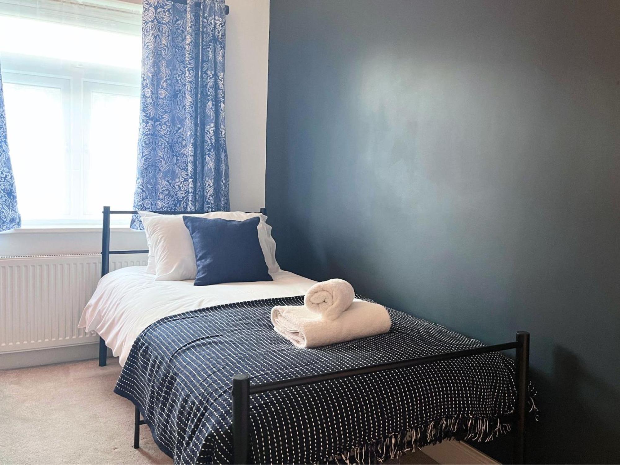 Jekyll'S On Hyde - Spacious Town House - Central Winchester - Free Parking, Sleeps 5 - By Xplus Stays Bagian luar foto