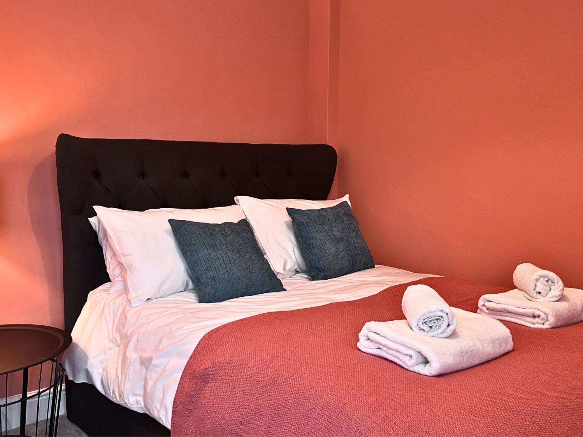 Jekyll'S On Hyde - Spacious Town House - Central Winchester - Free Parking, Sleeps 5 - By Xplus Stays Bagian luar foto