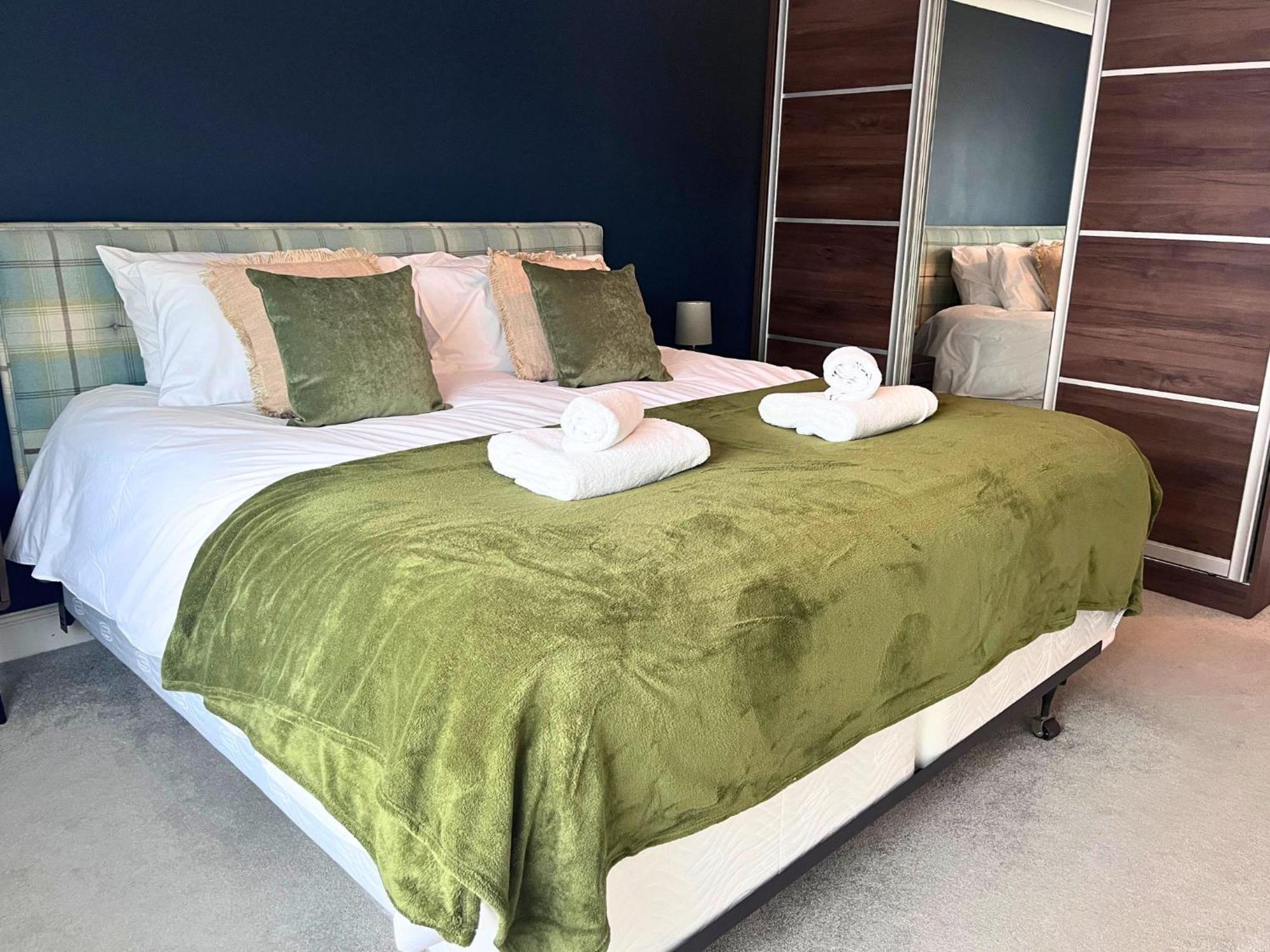 Jekyll'S On Hyde - Spacious Town House - Central Winchester - Free Parking, Sleeps 5 - By Xplus Stays Bagian luar foto