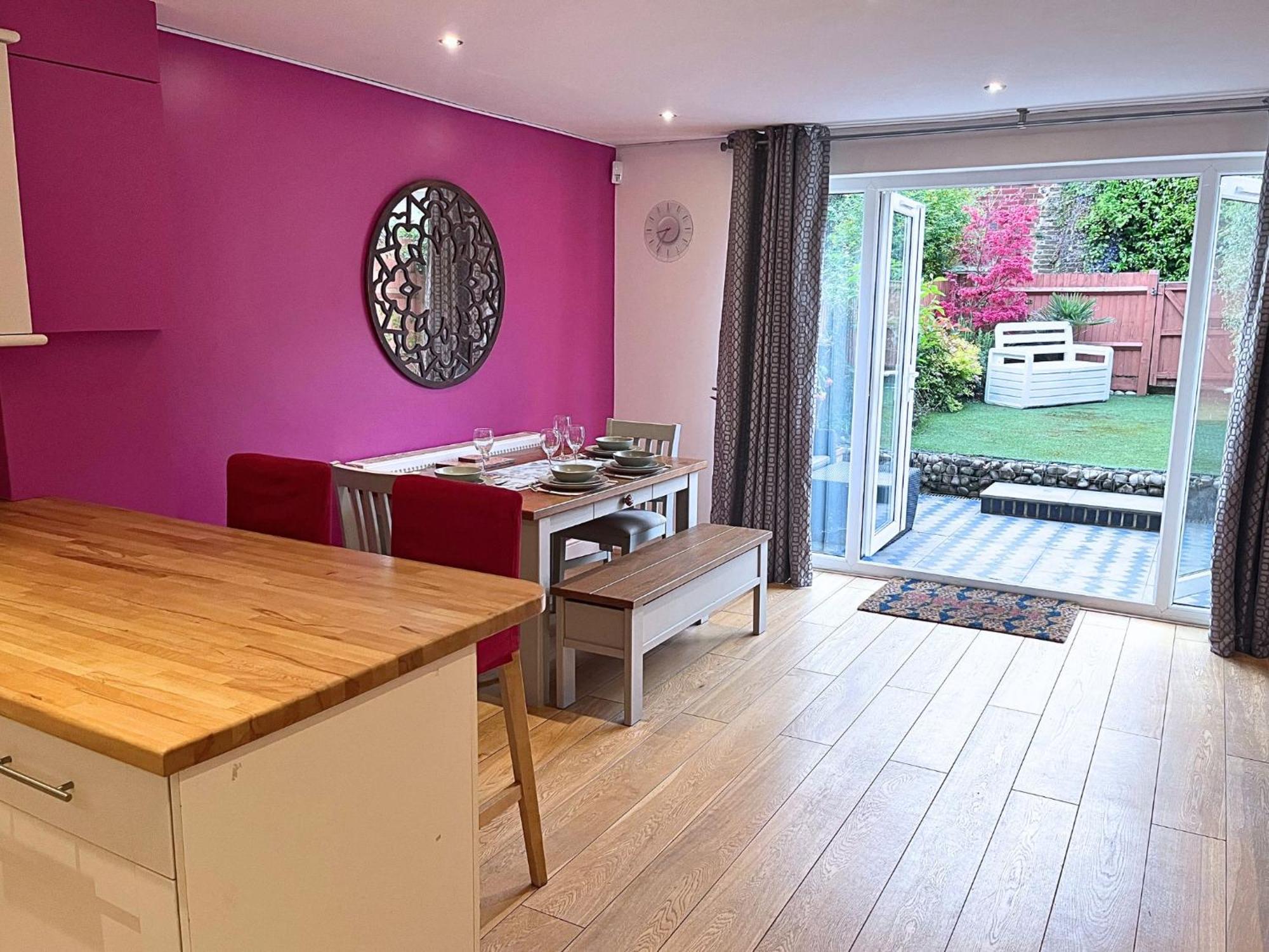 Jekyll'S On Hyde - Spacious Town House - Central Winchester - Free Parking, Sleeps 5 - By Xplus Stays Bagian luar foto