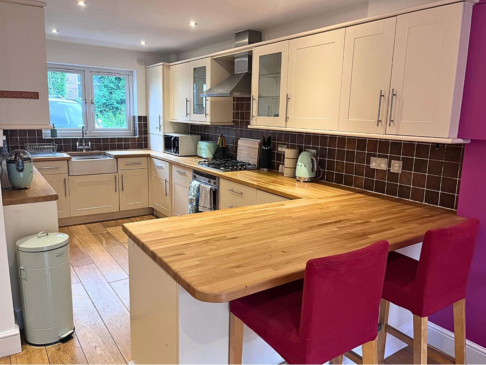 Jekyll'S On Hyde - Spacious Town House - Central Winchester - Free Parking, Sleeps 5 - By Xplus Stays Bagian luar foto