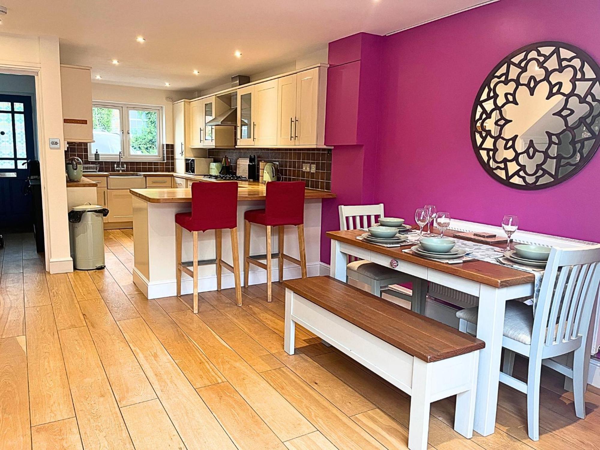 Jekyll'S On Hyde - Spacious Town House - Central Winchester - Free Parking, Sleeps 5 - By Xplus Stays Bagian luar foto