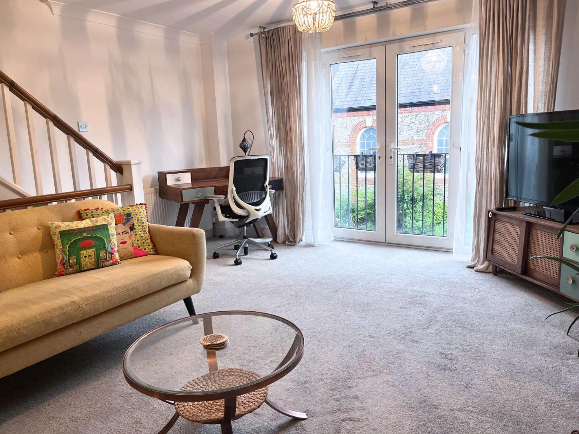 Jekyll'S On Hyde - Spacious Town House - Central Winchester - Free Parking, Sleeps 5 - By Xplus Stays Bagian luar foto