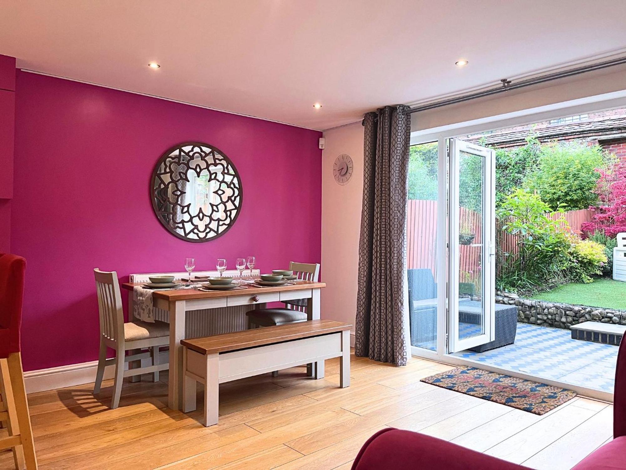 Jekyll'S On Hyde - Spacious Town House - Central Winchester - Free Parking, Sleeps 5 - By Xplus Stays Bagian luar foto